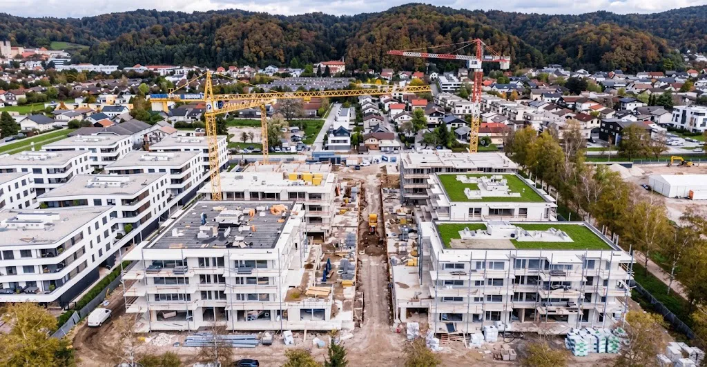 Stanovanjska soseska Jurčkova v Ljubljani med gradnjo iz zraka